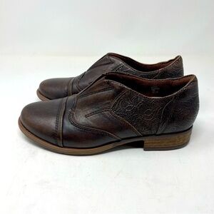 Earth Blythe Oxford Shoes – Embossed Leather, Slip-On, Almond Brown – Size 7